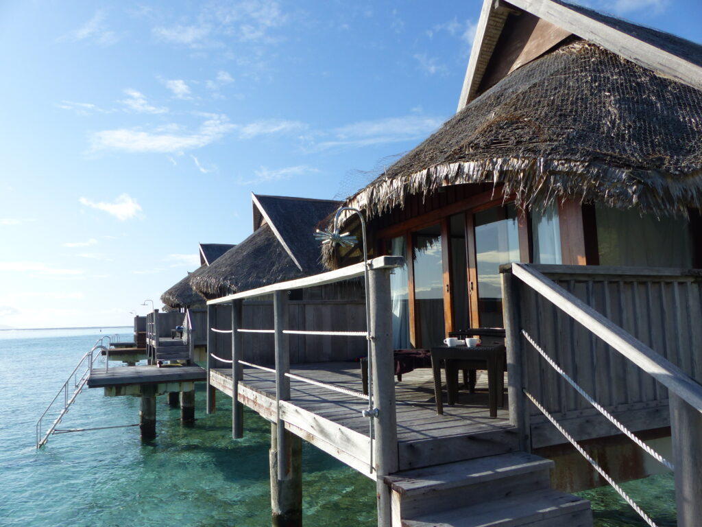 Overwaterbungalow im Sofitel Kia Ora Hotel