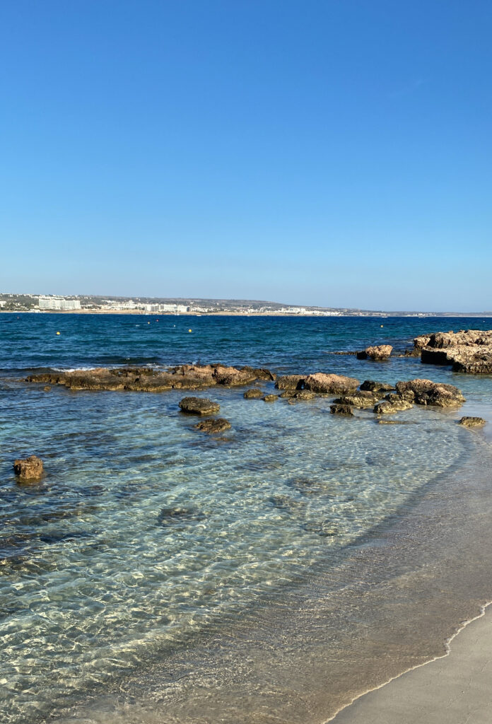 Blick auf den Makronissos Beach